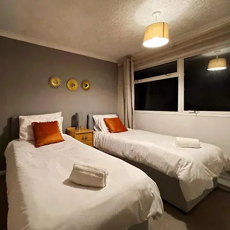 Vintage 3 Bedroom House Near Catford - 1 Double Bed, 3 Single Beds, Max 5 People London Exterior photo