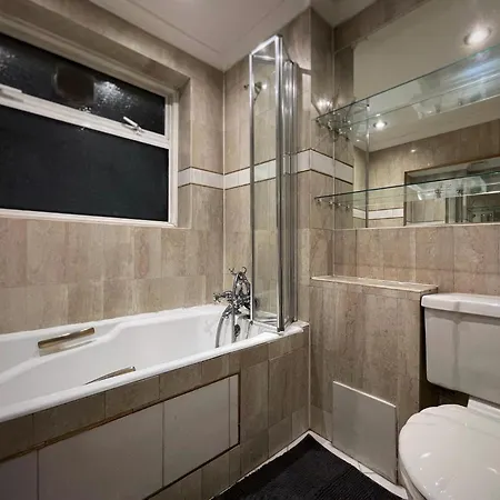 Vintage 3 Bedroom House Near Catford - 1 Double Bed, 3 Single Beds, Max 5 People London Exterior photo