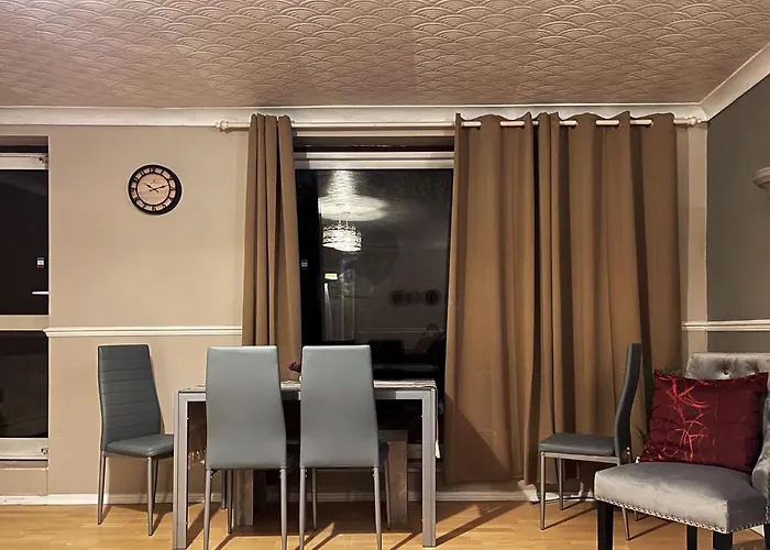 Vintage 3 Bedroom House Near Catford - 1 Double Bed, 3 Single Beds, Max 5 People